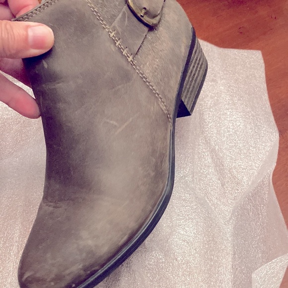 CLARKS COLLECTION. ANKLE BOOT. SIZE 7.5. Worn abt 3 times. Distressed  EUC - Picture 10 of 13